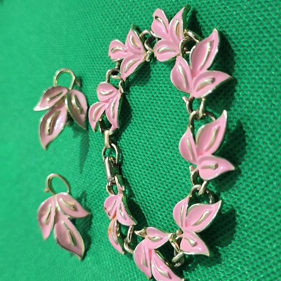 Coro Pink Leaf Jewelry - Picture 1 of 2